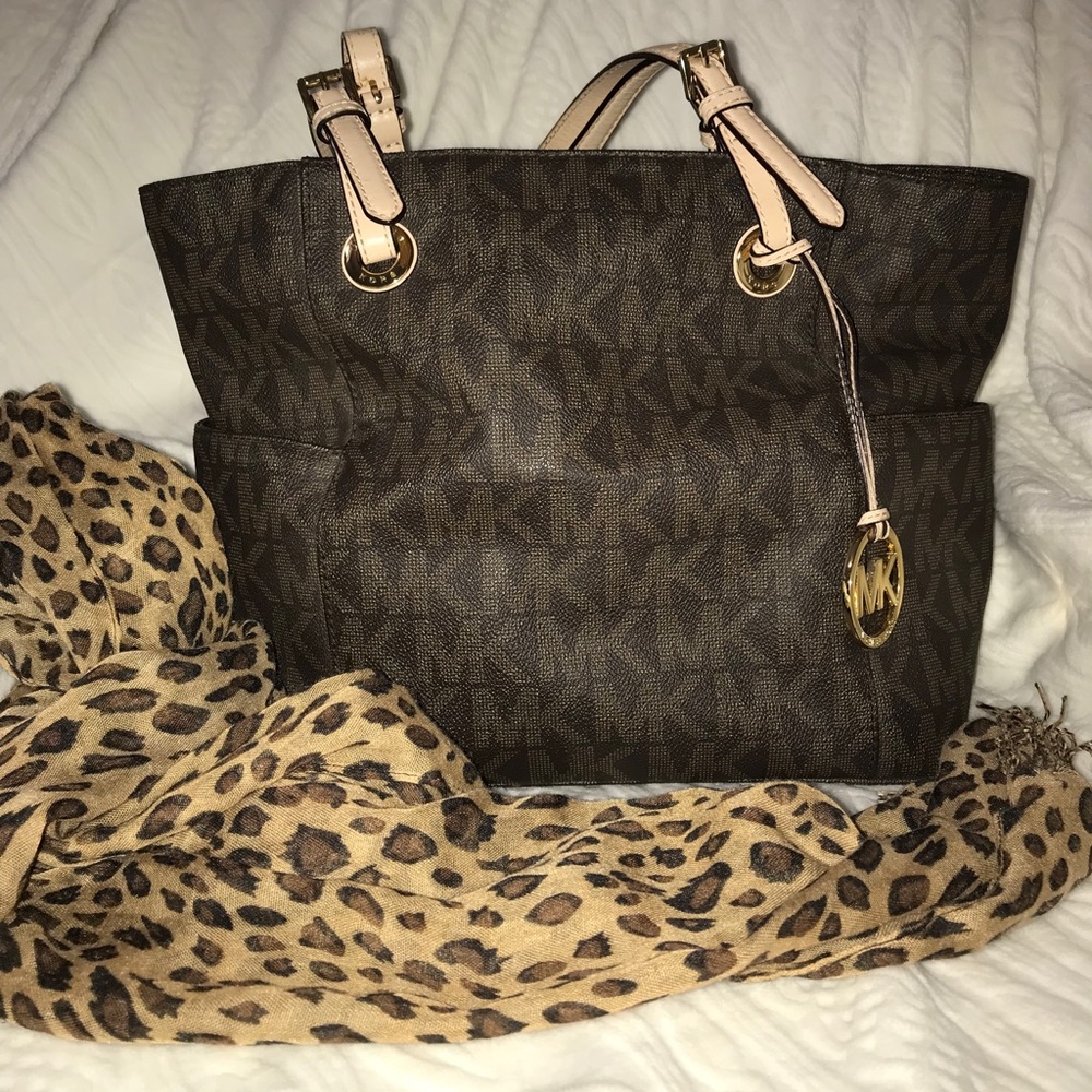 MK Jet Set Monogram Tote 👜